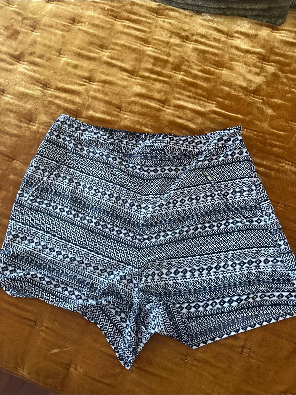 High-Waist Black & White Patterned Women’s Shorts